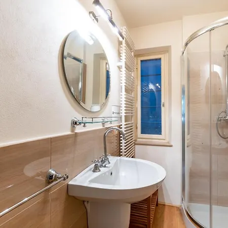 Piazza Napoleone Lovely Apartment